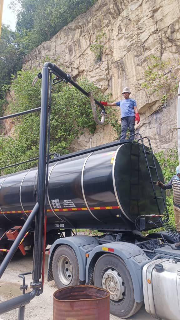 Bulk decanting into road tanker at Penang